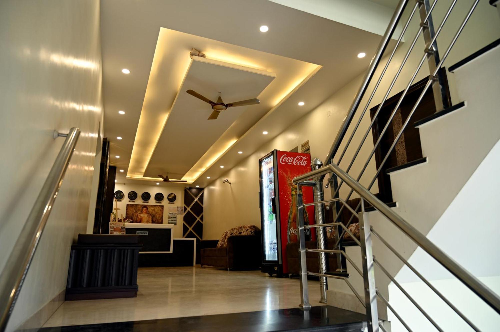 Hotel Pulse Inn Near Railway Station Джайпур Екстериор снимка