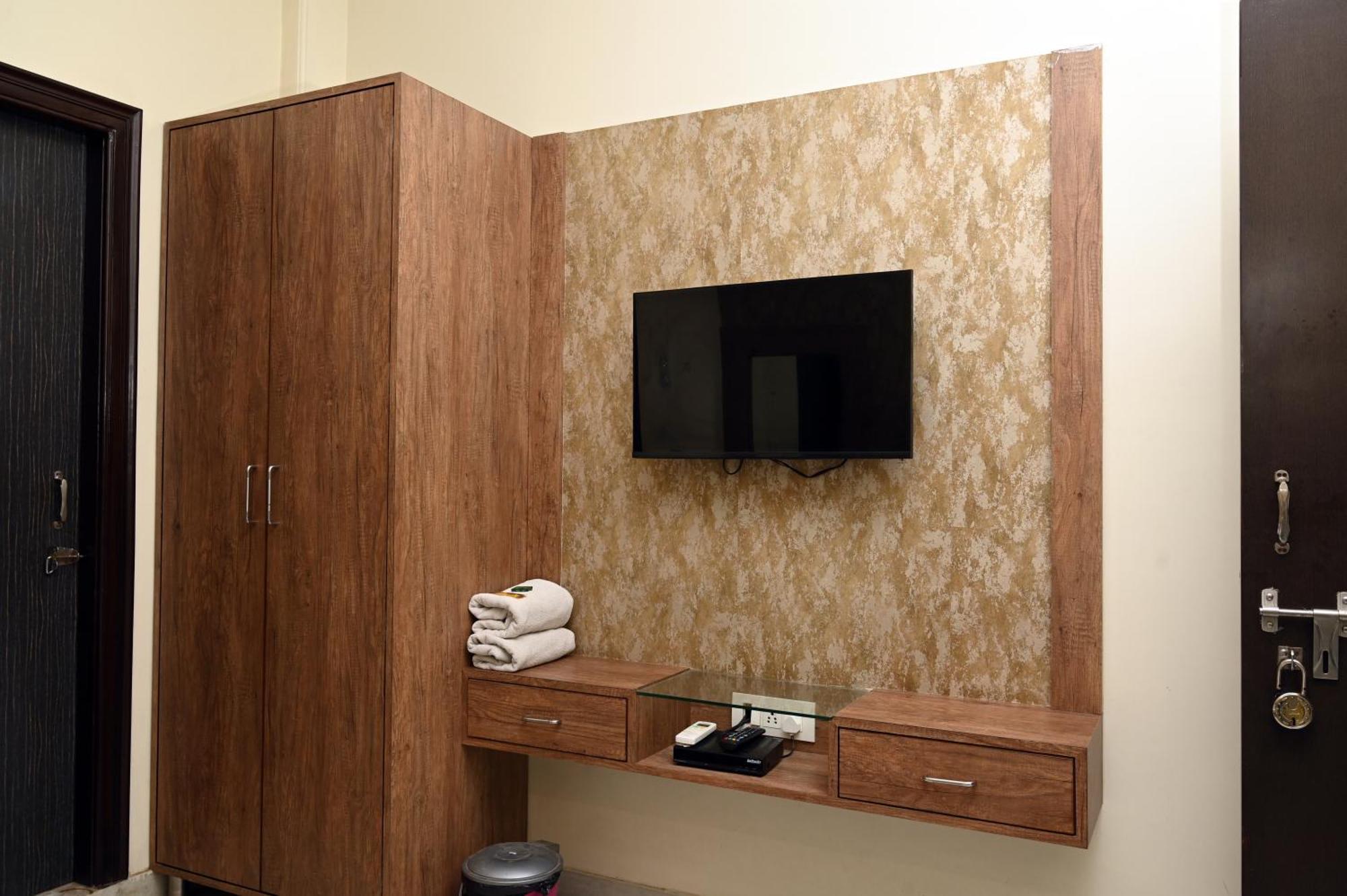 Hotel Pulse Inn Near Railway Station Джайпур Екстериор снимка