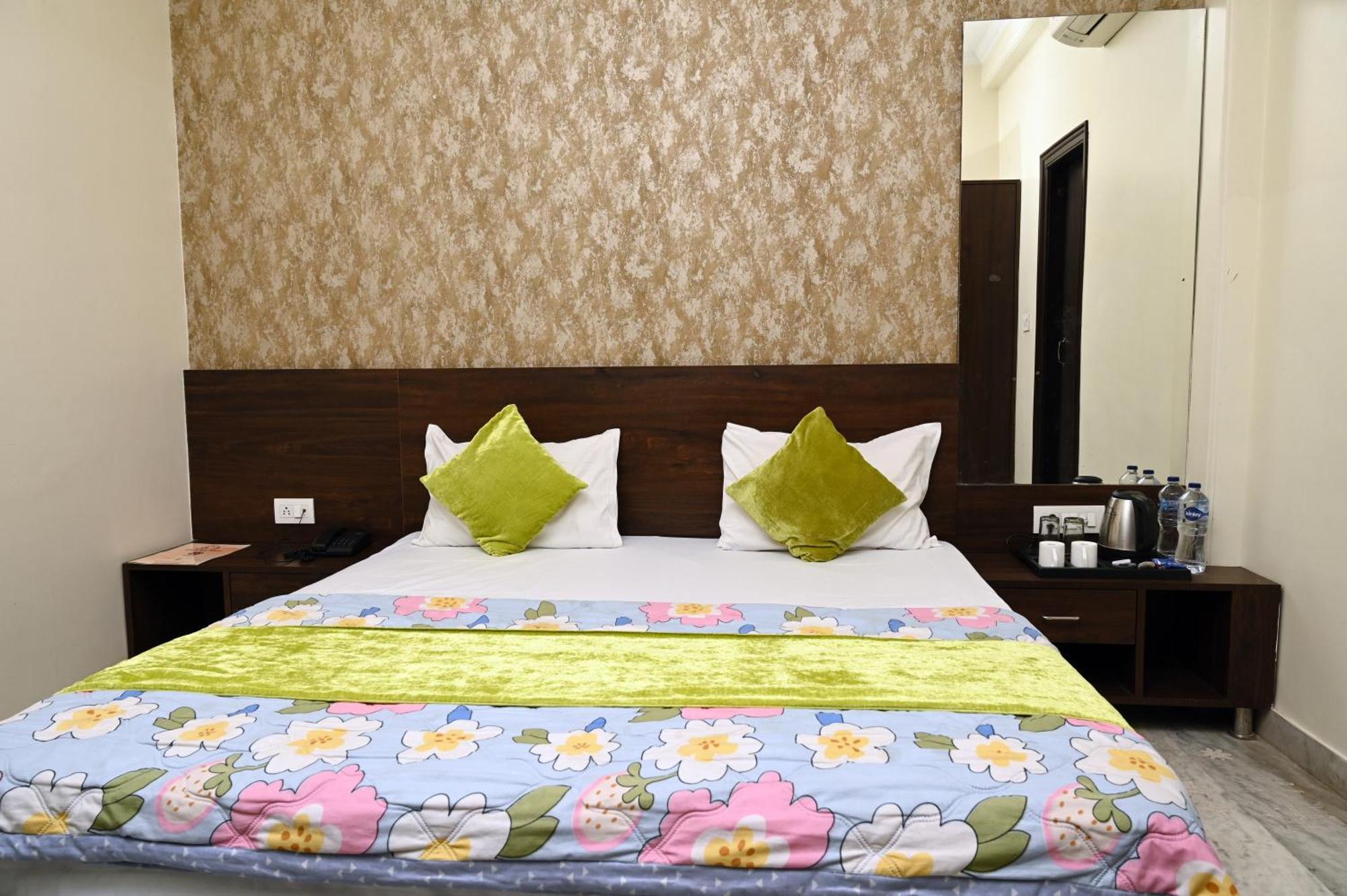 Hotel Pulse Inn Near Railway Station Джайпур Екстериор снимка