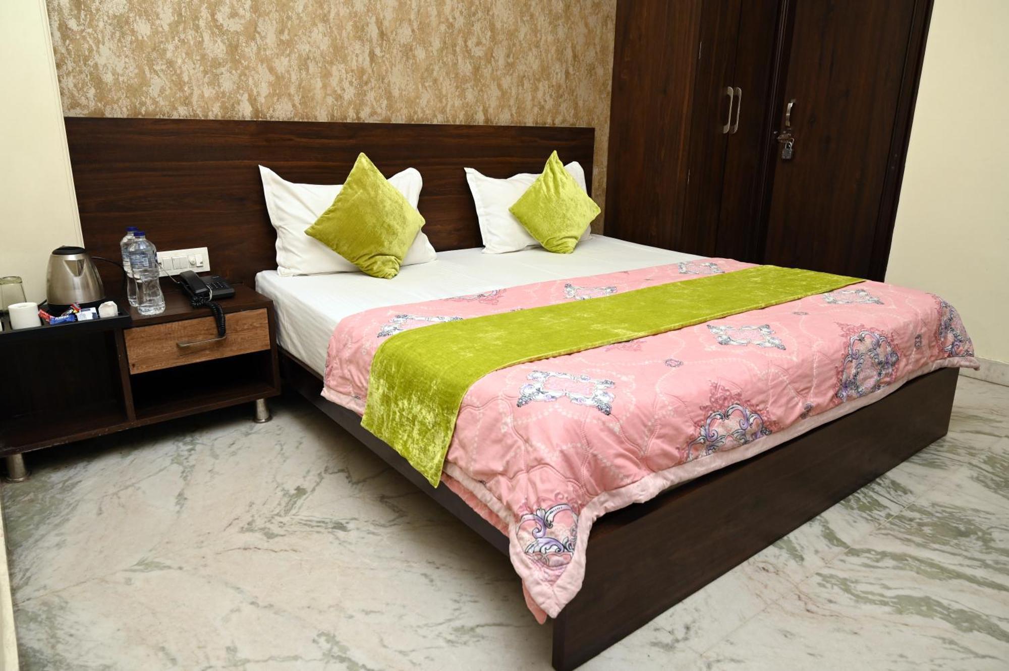 Hotel Pulse Inn Near Railway Station Джайпур Екстериор снимка