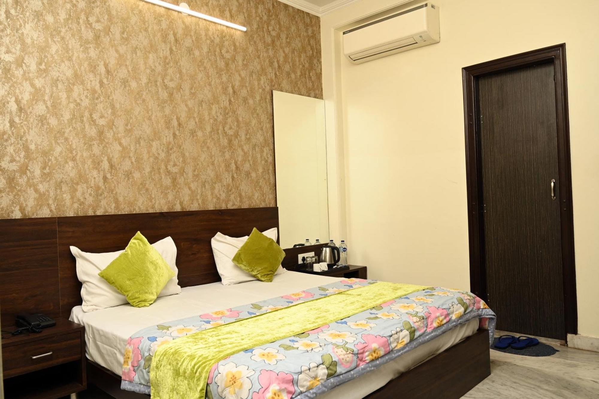 Hotel Pulse Inn Near Railway Station Джайпур Екстериор снимка