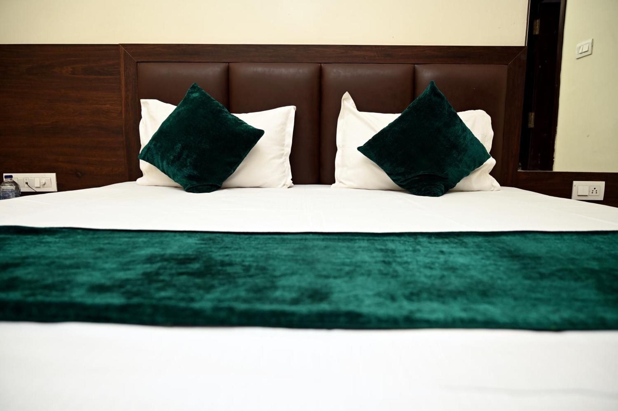 Hotel Pulse Inn Near Railway Station Джайпур Екстериор снимка
