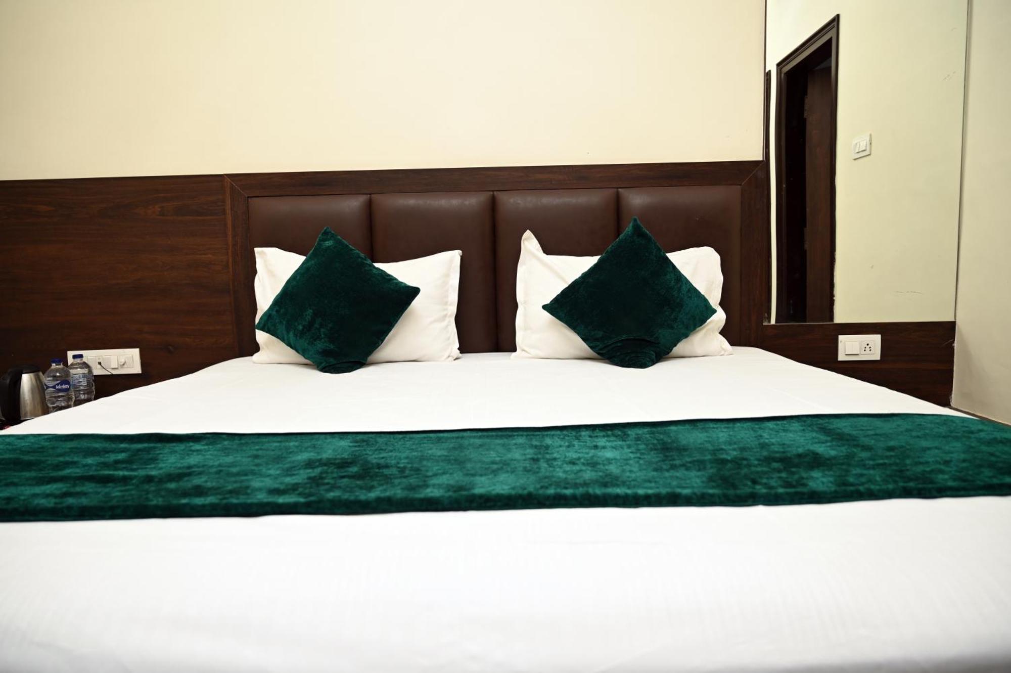Hotel Pulse Inn Near Railway Station Джайпур Екстериор снимка