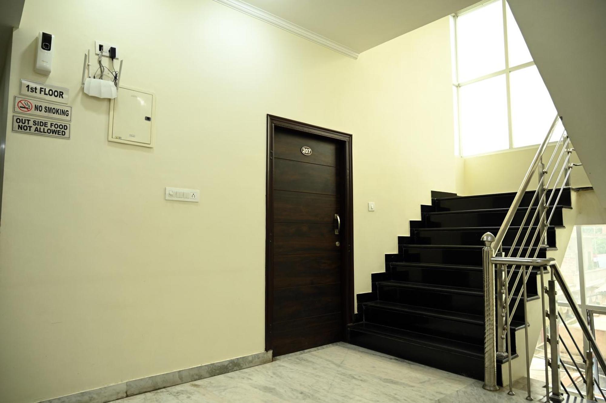 Hotel Pulse Inn Near Railway Station Джайпур Екстериор снимка